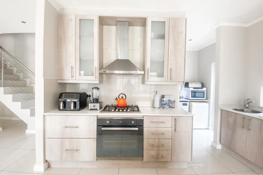 To Let 4 Bedroom Property for Rent in Parklands North Western Cape